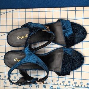 Qupid Teal Blue Velvet Sz 8.5 Platform Sandals